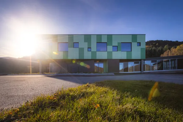 Profesjonell Arkitekturfotografi: Rockpanel og Haramsøy Skule Prosjekt — Arkitektur photography by Gustav Photography