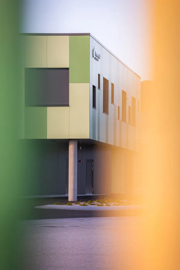 Arkitekturfotografi: Rockpanel og Haramsøy Skule Prosjekt — Arkitektur photography by Gustav Photography